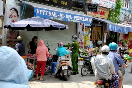 Hà Nội ngày đầu thực hiện các biện pháp cấp bách phòng, chống dịch Covid-19