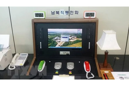 Đường dây nóng liên Triều được lắp đặt tại Khu vực An ninh chung trong làng đình chiến Panmunjom, Triều Tiên. (Ảnh: EPA/TTXVN)