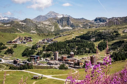 Thị trấn La Plagne Tarentaise (Ảnh:laplagne-tarentaise.fr)