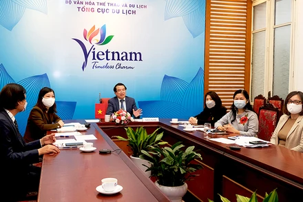 Phiên họp tại đầu cầu Hà Nội. (Ảnh: Tổng cục Du lịch)