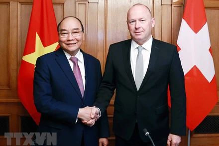 Chủ tịch nước Nguyễn Xuân Phúc hội kiến Chủ tịch Hội đồng Quốc gia Liên bang Thụy Sĩ Andreas Aebi (Ảnh: TTXVN)