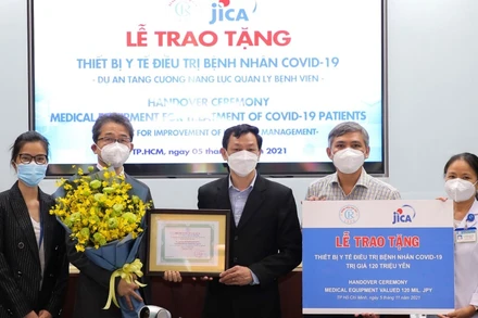 JICA hỗ trợ bệnh viện Chợ Rẫy thiết bị chẩn đoán, điều trị Covid-19.
