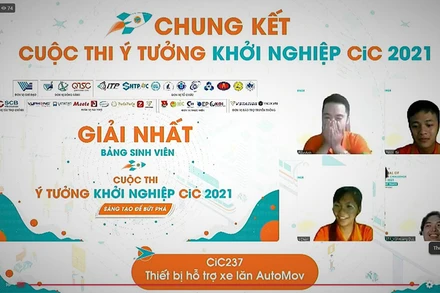 Dự án thiết bị hỗ trợ xe lăn AutoMov xuất sắc dành được giải nhất bảng sinh viên (ảnh IEC).