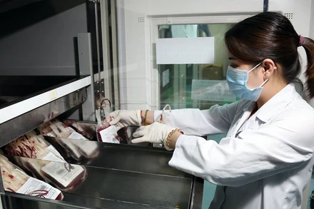 Nguồn máu dự trữ đang dần cạn kiệt vì nhiều lịch hiến máu bị hoãn do đại dịch. (Ảnh: BVCC)