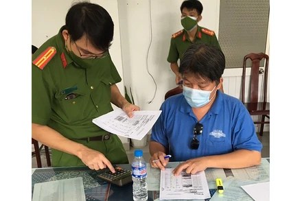 Nguyễn Xuân Quan tại cơ quan công an. (Ảnh: Công an thành phố Cần Thơ)