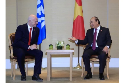 Chủ tịch nước Nguyễn Xuân Phúc tiếp Chủ tịch Liên đoàn Bóng đá Thế giới Gianni Infantino. (Ảnh: Thống Nhất/TTXVN)