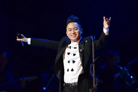 Ca sĩ Tùng Dương.