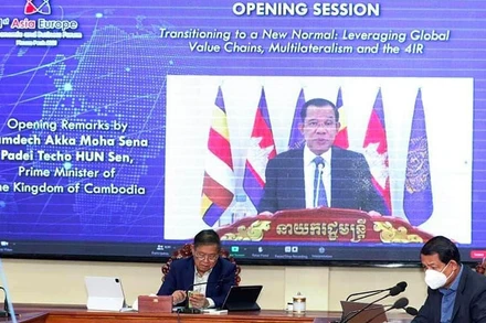 Thủ tướng Campuchia Samdech Techo Hun Sen đọc diễn văn khai mạc AEEBF1. (Ảnh: Fresh News)