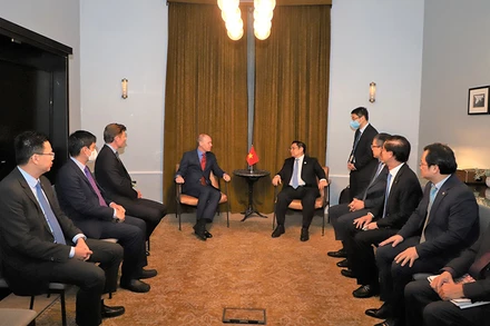 Tập đoàn AERCAP tiếp kiến Thủ tướng Phạm Minh Chính về các giải pháp hỗ trợ cho ngành hàng không Việt Nam, trong đó có Vietnam Airlines.