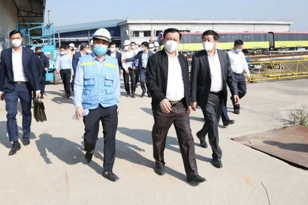 Bí thư Thành ủy Hà Nội Đinh Tiến Dũng kiểm tra khu depot Nhổn.