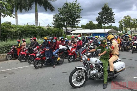 Khoảng 14.500 lao động tại Cà Mau có nhu cầu trở lại TP Hồ Chí Minh, Đồng Nai, Bình Dương trong năm 2021.