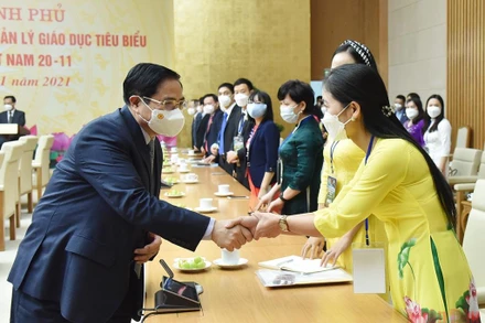 Thủ tướng Phạm Minh Chính gặp mặt đại diện nhà giáo, cán bộ quản lý giáo dục tiêu biểu