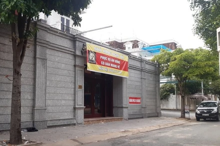 Nhà hàng Ngọc Bội bị xử phạt 45 triệu đồng do vi phạm quy định phòng, chống dịch Covid-19.