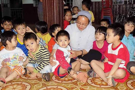 Nhà trẻ mồ côi Sao Mai (phường Ia Kring, TP Pleiku) do các nữ tu dòng Phao Lô nuôi dưỡng, chăm sóc hàng trăm trẻ mồ côi, cơ nhỡ.