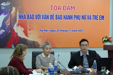Các đại biểu dự tọa đàm tại Viện đào tạo Báo chí và Truyền thông (Ảnh: SJC)