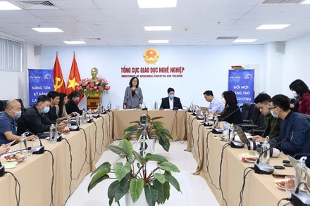 Phó Tổng cục trưởng Tổng cục Giáo dục Nghề nghiệp Nguyễn Thị Việt Hương chia sẻ thông tin tại buổi họp báo.