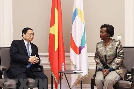 Thủ tướng Phạm Minh Chính gặp bà Louise Mushikiwabo, Tổng Thư ký Tổ chức quốc tế Pháp ngữ (OIF). (Ảnh: TTXVN)