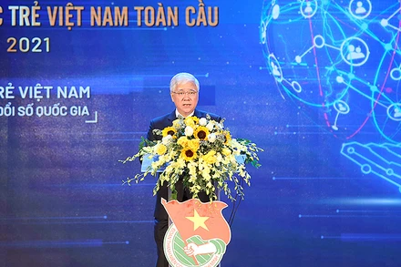 Đồng chí Đỗ Văn Chiến phát biểu ý kiến tại Lễ khai mạc Diễn đàn.