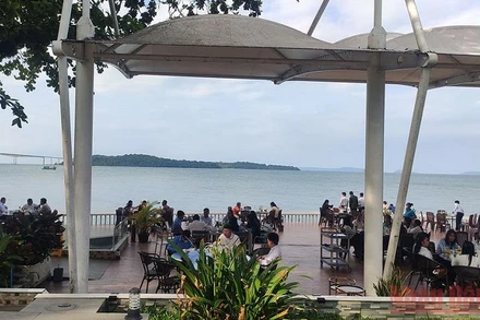 Khách du lịch đang quay trở lại vùng biển thuộc tỉnh Preah Sihanouk. (Ảnh: Nguyễn Hiệp)