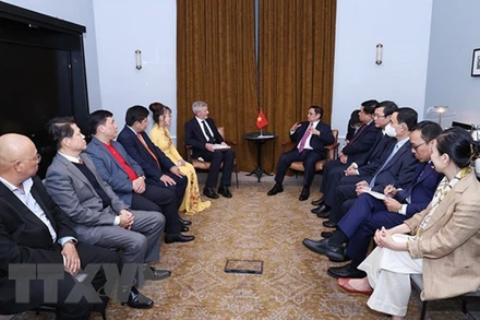 Thủ tướng Phạm Minh Chính tiếp lãnh đạo Đại học Oxford. (Ảnh: TTXVN)