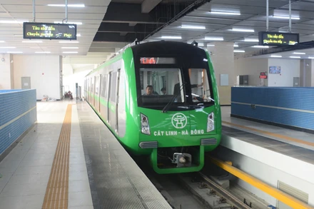 Đoàn tàu đường sắt đô thị Cát Linh - Hà Đông. 