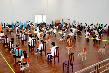 Trường THPT chuyên Trần Hưng Đạo được bố trí làm điểm tiêm vaccine cho trẻ từ 12-17 tuổi trên địa bàn TP Phan Thiết (Bình Thuận).