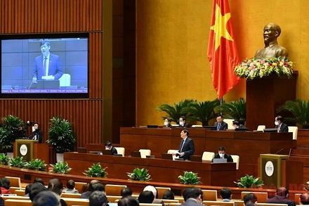 Bộ trưởng Y tế Nguyễn Thanh Long trong phiên trả lời chất vấn của Quốc hội sáng 10/11. (Ảnh: LINH NGUYÊN)