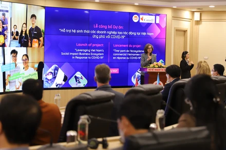 Quang cảnh lễ công bố.