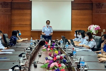 Đoàn thanh tra chuyên ngành bảo hiểm xã hội Quảng Ninh công bố quyết định thanh tra các doanh nghiệp tại tỉnh. (Ảnh: Đơn vị cung cấp).