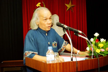 Phó Giáo sư, Nhà giáo Nhân dân Lê Mậu Hãn.