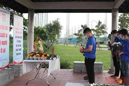 Tưởng niệm các nạn nhân đã tử vong vì tai nạn giao thông.