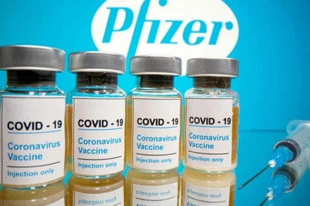 Vaccine ngừa Covid-19 của Pfizer-BioNTech vừa được Cơ quan Quản lý dược phẩm châu Âu (EMA) phê duyệt sử dụng để tiêm cho trẻ em trong độ tuổi 5-11. (Ảnh: Reuters)