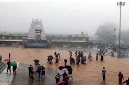 Cảnh ngập lụt tại Ấn Độ. (Ảnh: ANI)