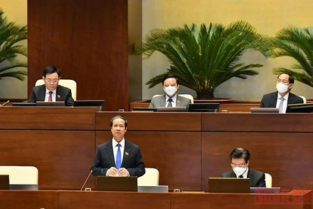 Bộ trưởng Giáo dục và Đào tạo Nguyễn Kim Sơn trả lời chất vấn của đại biểu Quốc hội ngày 11/11.