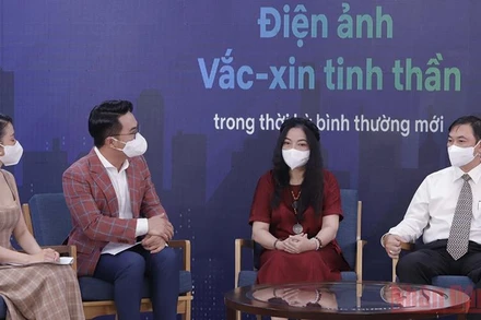 Các đại biểu trao đổi ý kiến tại buổi hội thảo.