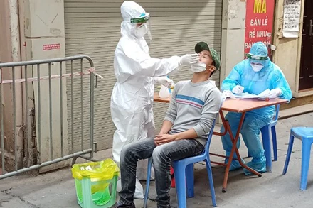 Thành phố Hà Nội tiếp tục tăng cường, kiểm soát người từ các tỉnh, thành phố khác đến/về Hà Nội.