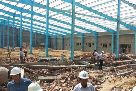 Hiện trường vụ sập tường khiến 7 người thiệt mạng ở Vĩnh Long.