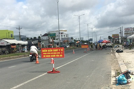 Chốt kiểm soát phòng, chống dịch bệnh Covid-19 tại cầu Rạch Miễu sẽ được dỡ bỏ để đáp ứng nhu cầu phòng, chống dịch trong tình hình mới.