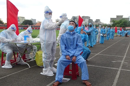 Hành khách đến Phú Yên tại cảng hàng không, nhà ga, bến xe đều được xét nghiệm SARS-CoV-2 (RT-PCR) để đánh giá nguy cơ lây nhiễm dịch bệnh trong cộng đồng.