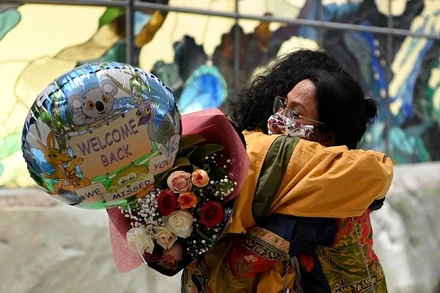 Bắt đầu từ ngày 1/11 vừa qua, lần đầu tiên kể từ tháng 3/2020, người Australia từ nước ngoài đã tiêm phòng đầy đủ được phép nhập cảnh vào Sydney mà không phải cách ly y tế, sân bay Sydney, Australia, ngày 1/11/2021. (Ảnh: Reuters)