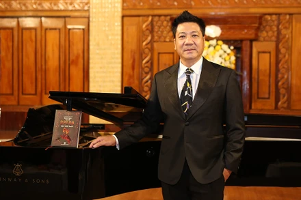 NSND Quốc Hưng trong ngày ra mắt sách. (Ảnh: Nghệ sĩ cung cấp)