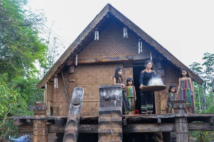 Nhà dài, kiến trúc độc đáo và đặc sắc của người Ê Đê.