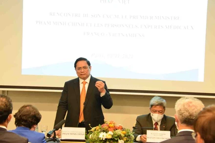 Thủ tướng Chính phủ Phạm Minh Chính gặp gỡ các bác sĩ, chuyên gia y tế Pháp - Việt. (Ảnh: VGP)