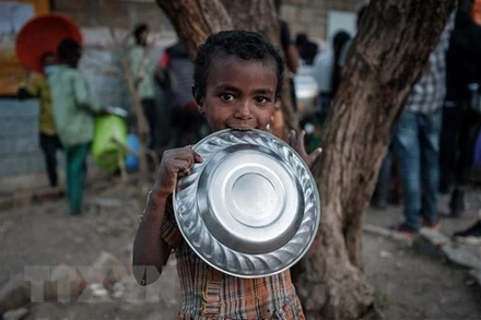 Trẻ em tại trại tị nạn ở Mekele, khu vực Tigray, Ethiopia. (Ảnh: AFP/TTXVN)