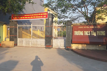 Trường THCS xã Tân Phong có nhiều học sinh nhiễm Covid-19.