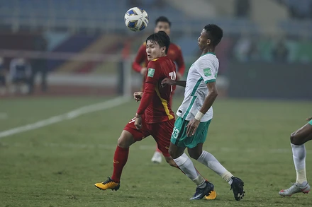 Đội tuyển Việt Nam nỗ lực hết mình trong trận đấu với Saudi Arabia. (Ảnh: VFF)