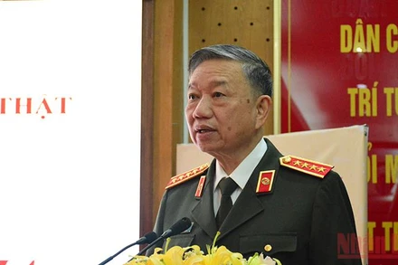 Đại tướng Tô Lâm, Bộ trưởng Công an phát biểu tại lễ giới thiệu sách. Ảnh: TRỊNH DŨNG
