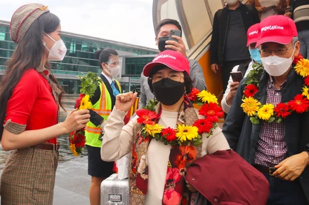 Những du khách hộ chiếu vaccine đầu tiên đến TP Phú Quốc.