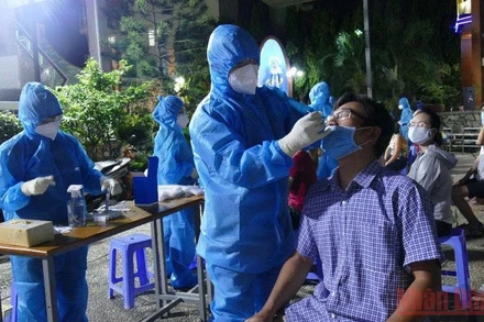 Các địa phương toàn tỉnh Phú Yên triển khai xét nghiệm, truy vết nhanh các trường hợp F1, F2 để có biện pháp ngăn chặn, khống chế dịch Covid-19 lây lan.