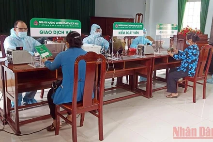 Điểm giao dịch vay vốn của Ngân hàng Chính sách xã hội huyện Phú Giáo, tỉnh Bình Dương. (Ảnh: VIỆT PHONG, ĐÔNG DƯ)